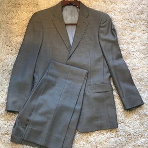 Like new! Tommy suit